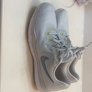 Nike Women's Gray Running Shoes